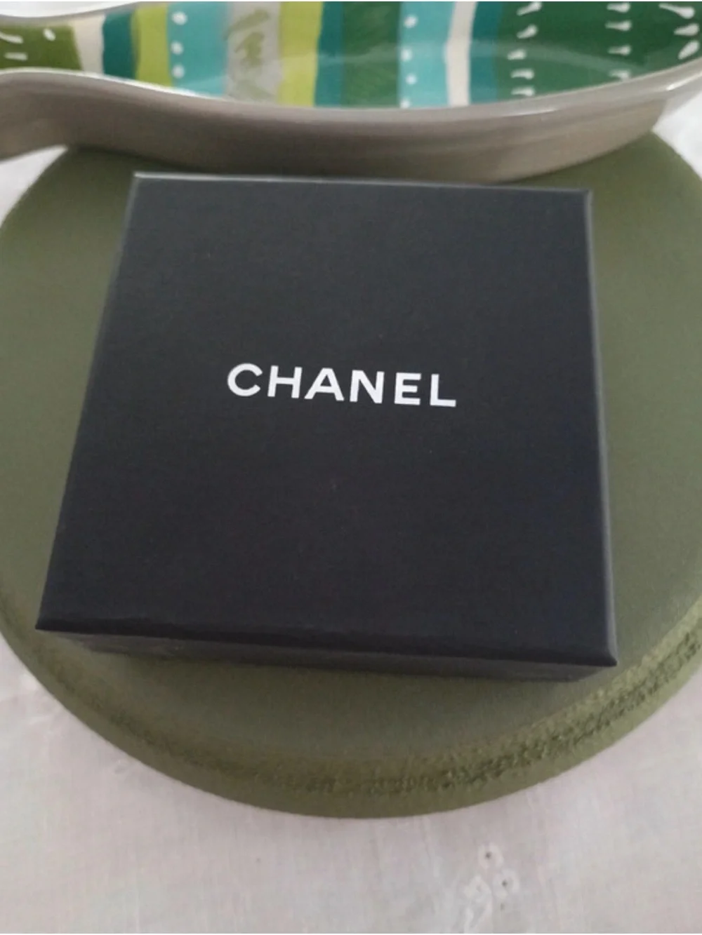 CHANEL Gold-Tone Bow Brooch with Pink Crystal and Pearls - NWOT - with box
